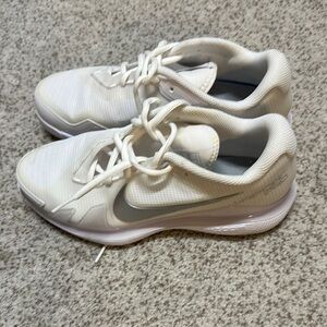 Nike Vapor Pro court sneakers women’s